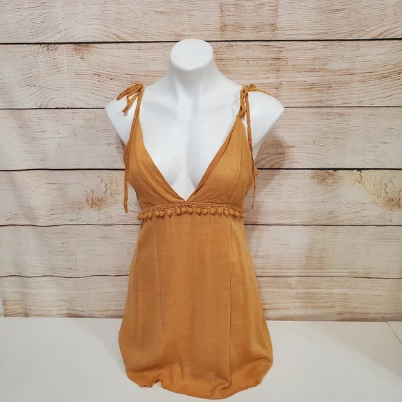 ๐ Nectar Clothing Hello Molly Dress Mustard Mini Dress Medium - Picture 1 of 7